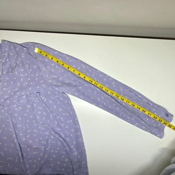 Lush | Long Sleeve V-Neck Blouse | Lilac | Size L - Picture 11 of 13
